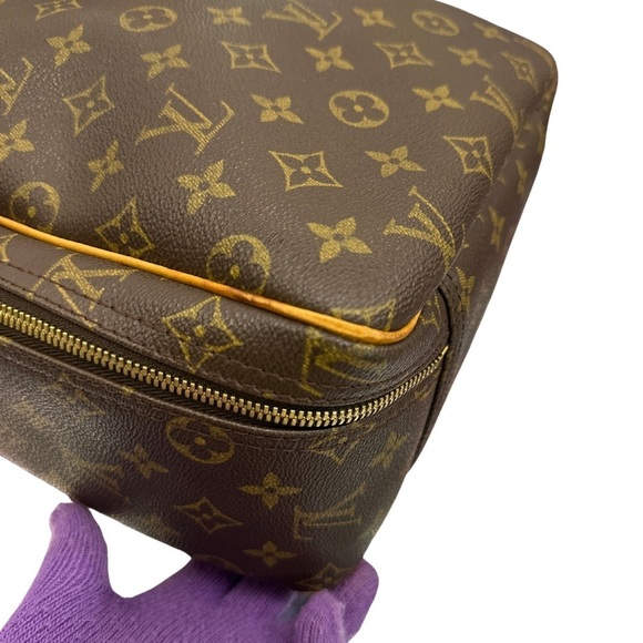 LOUIS VUITTON LV Excursion HandBag Monogram with Dustbag and COA. - Picture 3 of 17